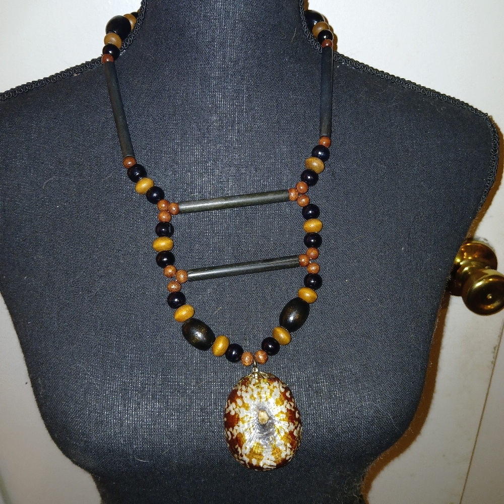 Beaded shell handmade necklace 24 inches S1 113